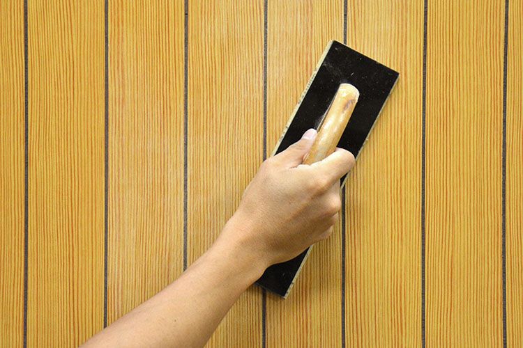 下地別・ペンキの塗り方 化粧(プリント)合板に塗る – 壁紙屋本舗 公式 ホンポのよみもの