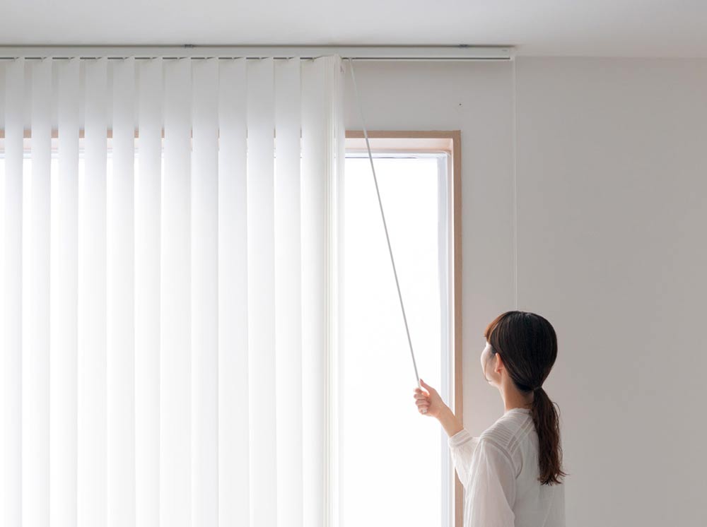 遮光 ナチュラル　ホワイト バーチカルブラインド カーテンレール取付可 カーテンレール可】遮光 ナチュラル ホワイト バーチカルブラインド