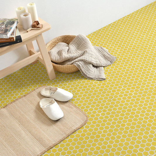 貼ってはがせる 床リメイクシート「Hatte me Floor (ハッテミーフロア)」ヘキサモザイク(65cm×1mサイズ) イエロー