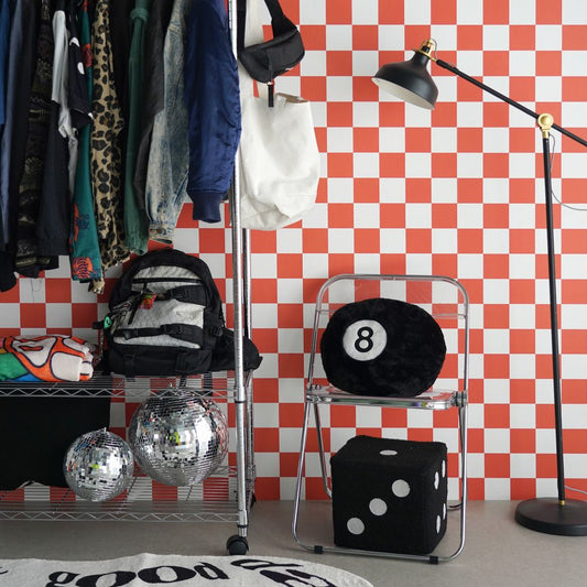 はがせる壁紙 のりなしタイプ What's poppin? チェッカー M (49cm×3mサイズ) レッド