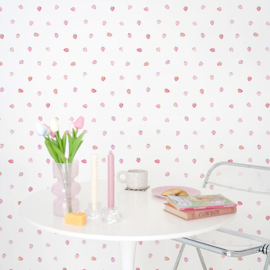 貼りやすいフリース壁紙 のりなしタイプ What's poppin? ストロベリードロップ ミックスベリー / ホワイト