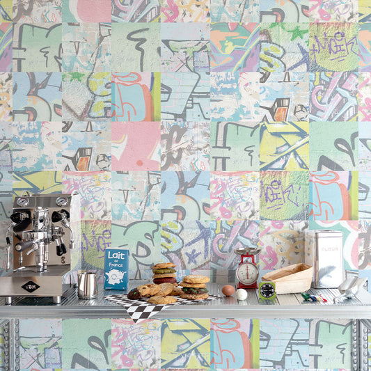 貼りやすいフリース壁紙 のりなしタイプ What's poppin? アーバンスプラッシュ Neon Break / BRIGHT