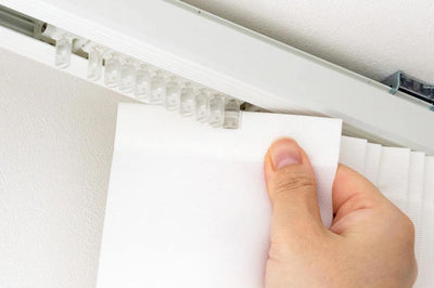 バーチカルブラインドの取り付け方｜天井付け・正面付け・カーテンレールに取り付け