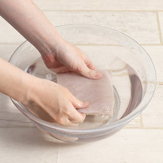 ファブリック素材のはがせる壁紙