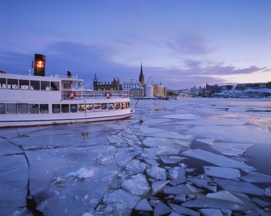 輸入壁紙 カスタム壁紙 PHOTOWALL / Archipelago Boat in Ice Covered Riddarholmen (e40450)