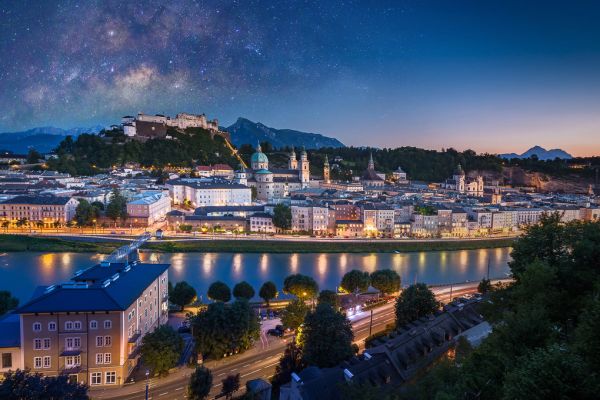 輸入壁紙 カスタム壁紙 PHOTOWALL / Cityscape of Salzburg Cathedral (e317958)