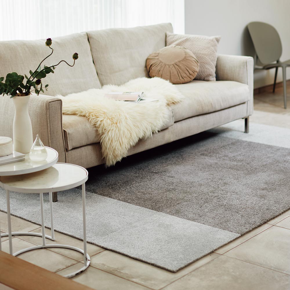 洗えるタイルカーペット 東リ ファブリックフロア スクエア2400 ソワレ 【1枚単位で販売】 FF2410 パールグレー 吸着タイプ 床暖房対応