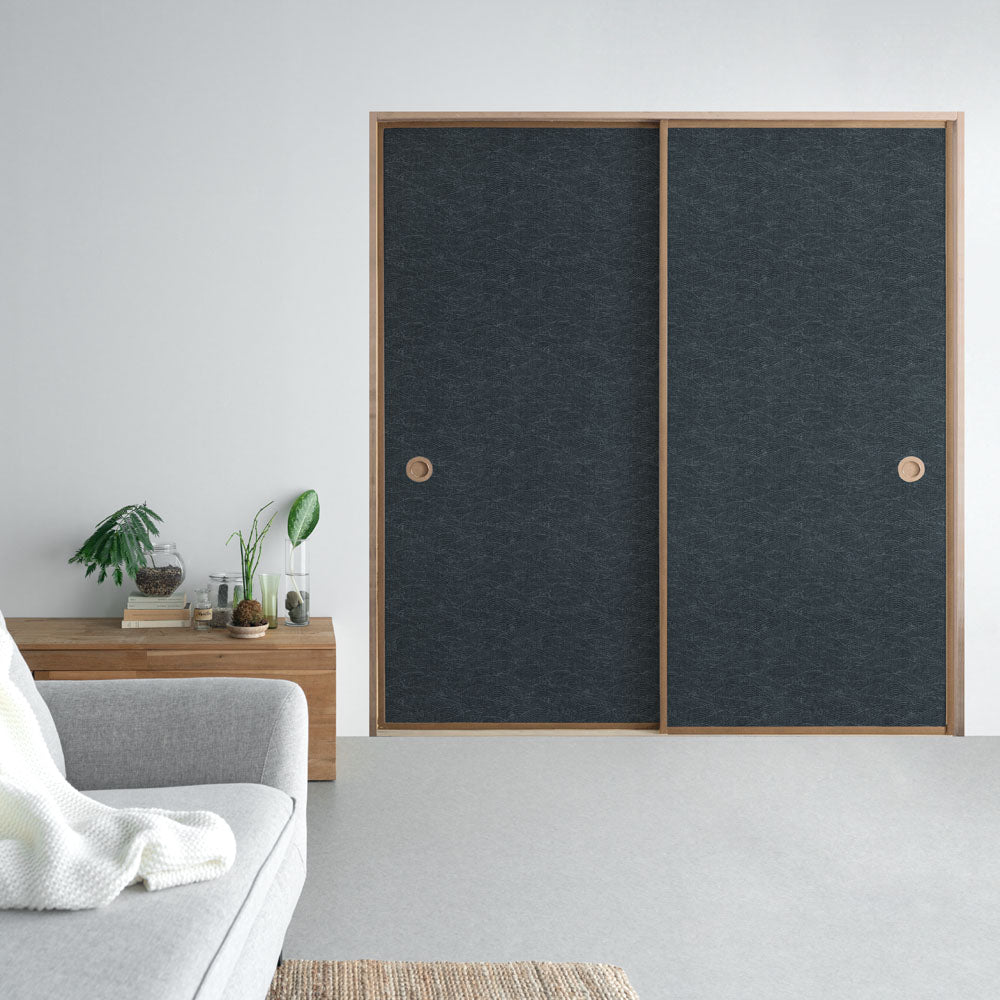 ふすまリメイクシート 拭けるシールタイプ 和柄 藍染波紋 錆鼠 (約185cm×100cm)