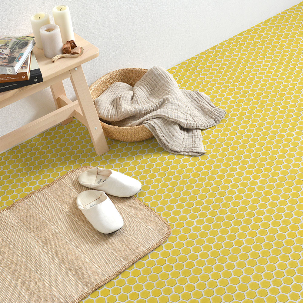 貼ってはがせる 床リメイクシート「Hatte me Floor (ハッテミーフロア)」ヘキサモザイク(65cm×1mサイズ) イエロー