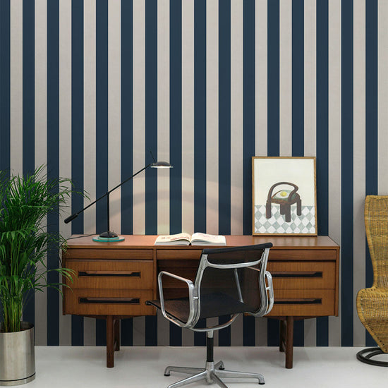 はがせる壁紙 のりなしタイプ ロンドンストライプW3 (49cm×2.5mサイズ) NKH-LS305 ネイビー