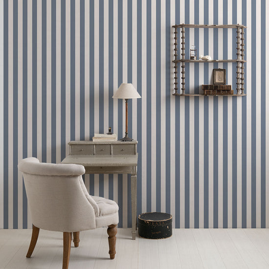 はがせる壁紙 のりなしタイプ ロンドンストライプW6 (49cm×2.5mサイズ) NKH-LS601 ブルーグレー
