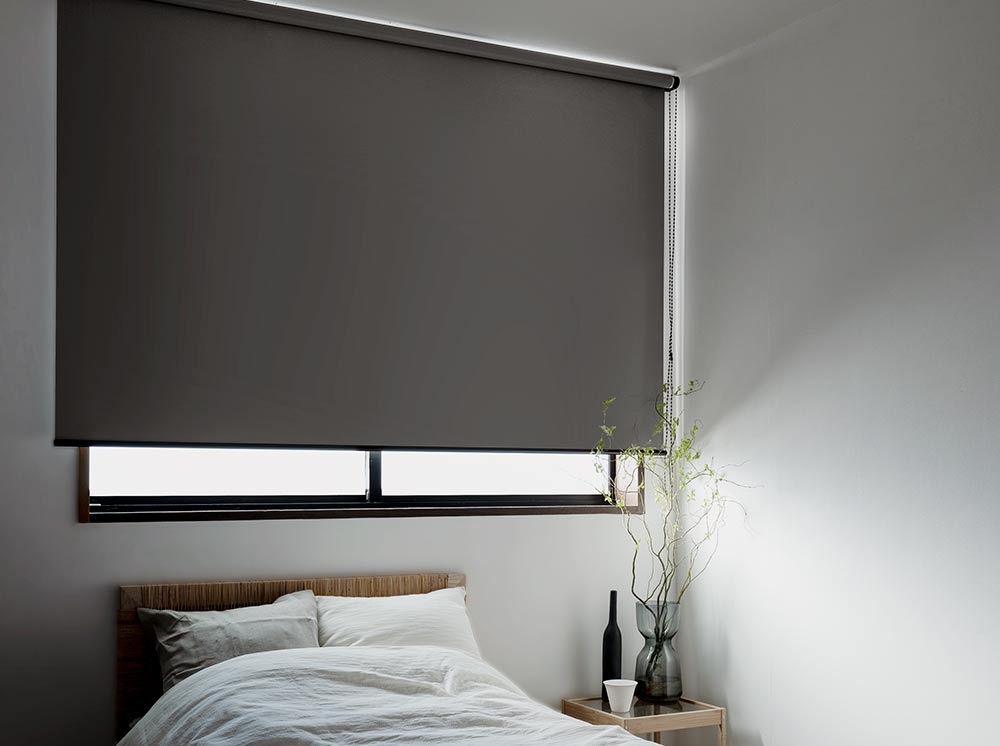 遮光1級ロールスクリーン