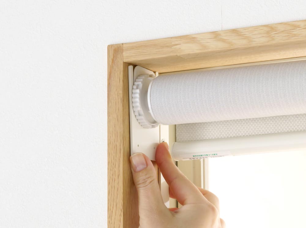 ロールスクリーン　セーフティプレート取り付け固定ユニット側