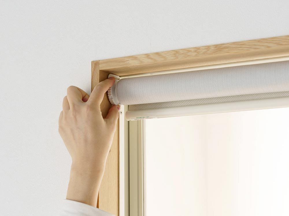 ロールスクリーン　カーテンレールにブラケットを入れる