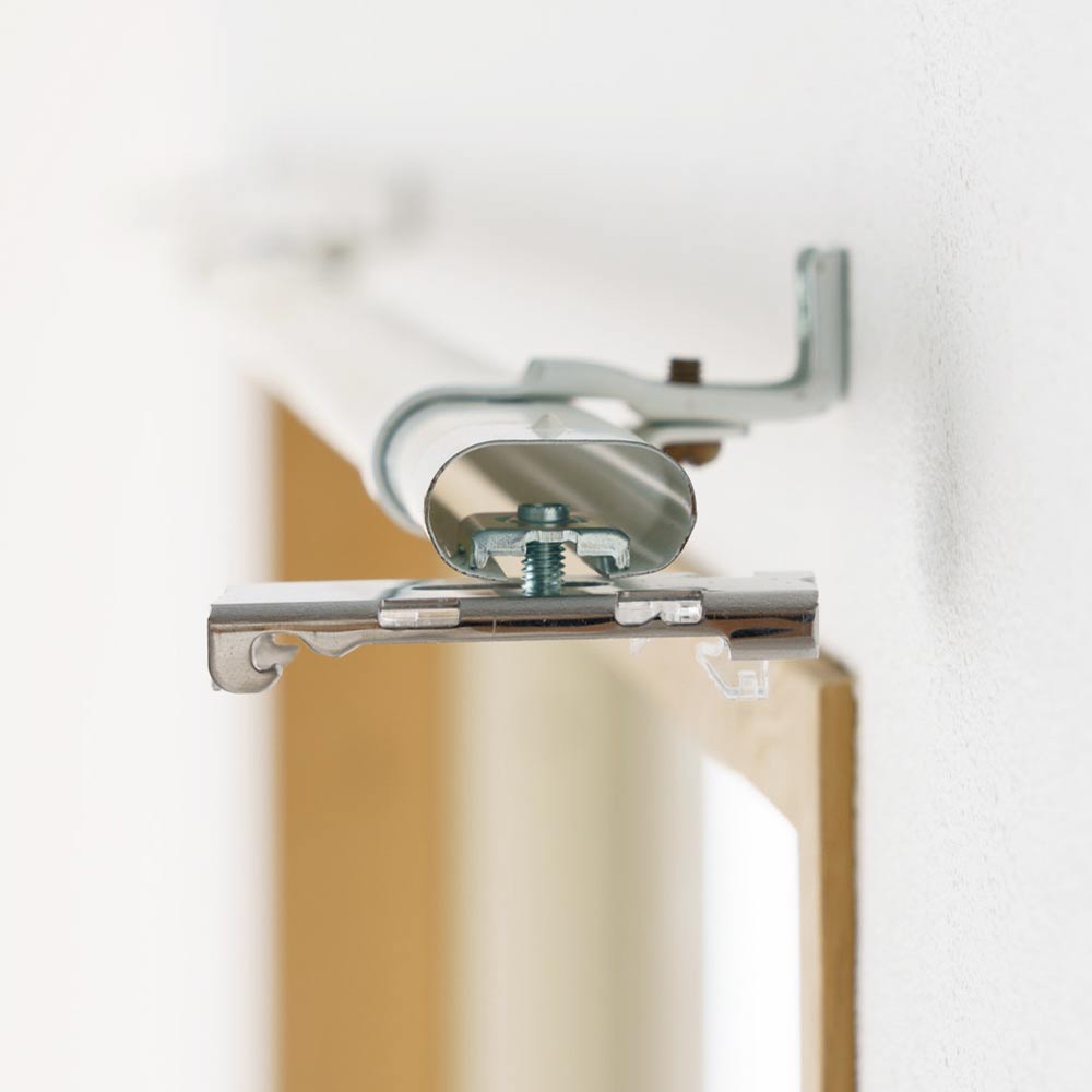 カーテンレールに取り付け