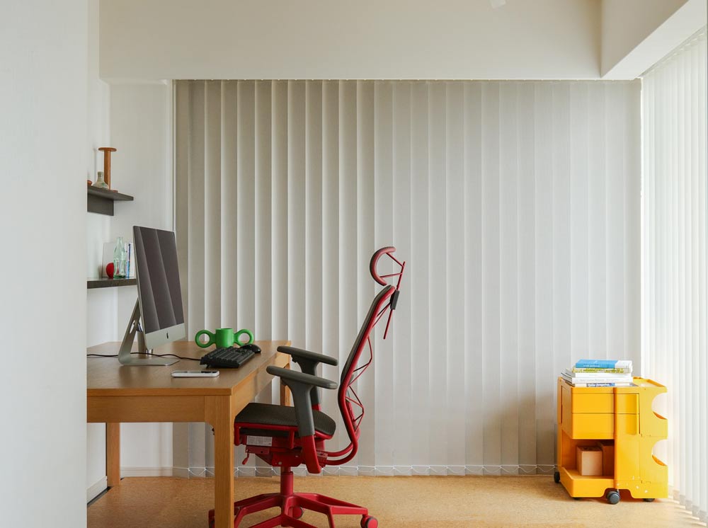 カーテンボックス内に取り付ける