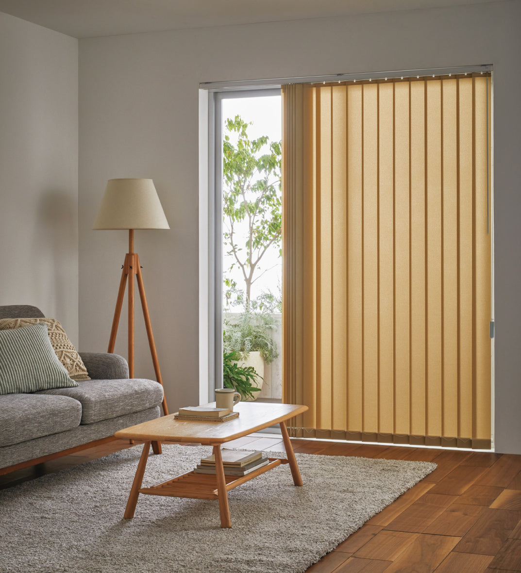 プライベート 室内から室外 昼の画像