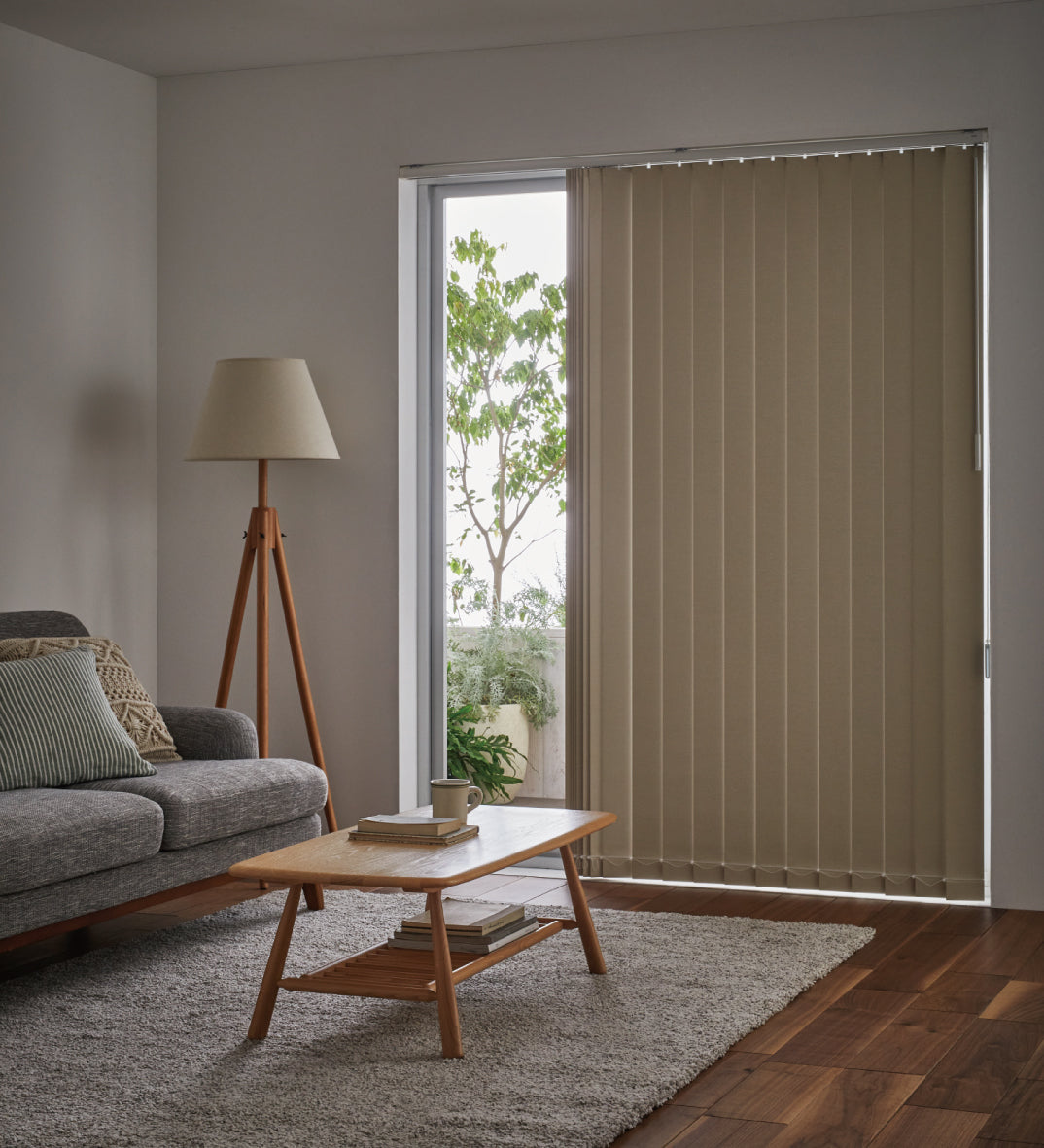 遮光 室内から室外 昼の画像