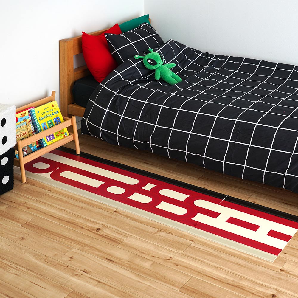 貼ってはがせる クッションフロアタイル WALL-RAIL SHUPOR シュポー（レッド） Lサイズ Aセット 施工画像