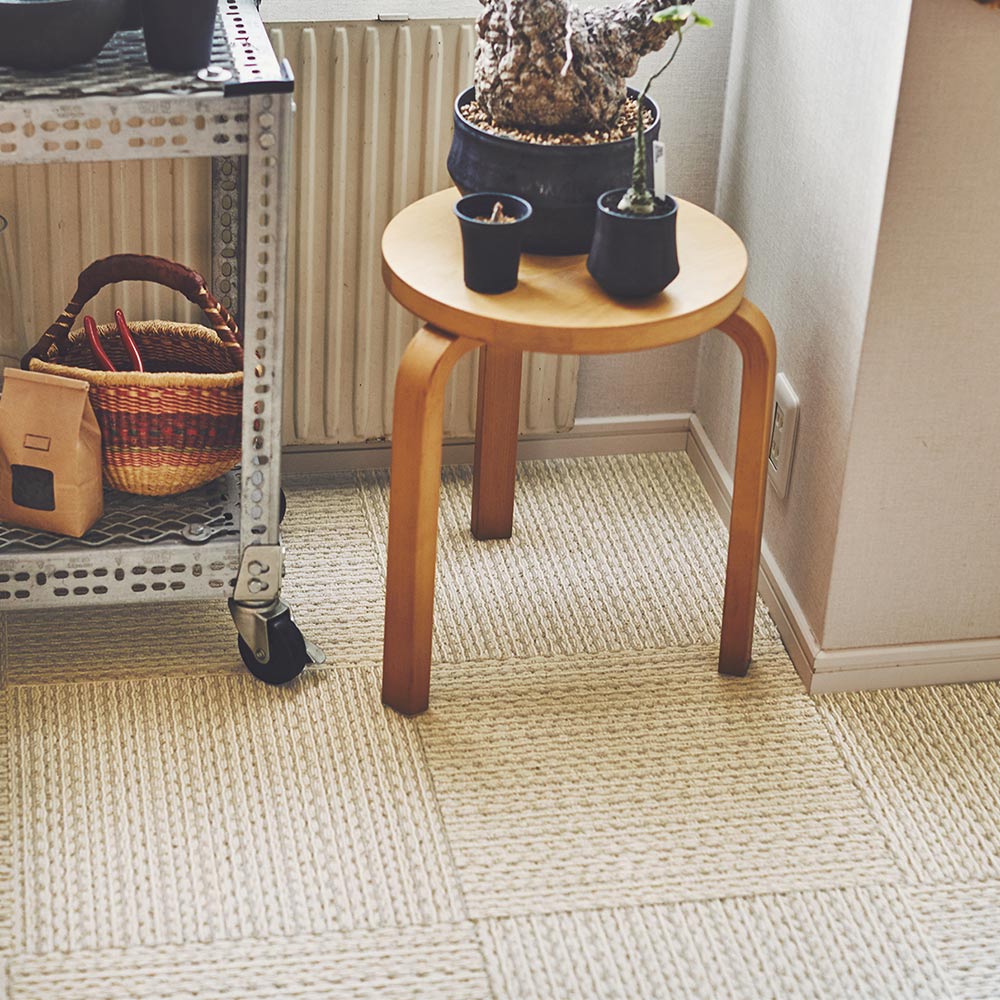 洗えるタイルカーペット 東リ ファブリックフロア アタック950NE ソフトループネオ 【1枚単位で販売】 AK9551 バニラクリーム 吸着タイプ 床暖房対応