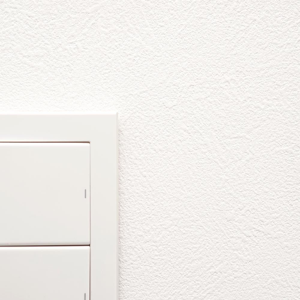 生のり付き ミミなし スリット壁紙 【幅46cm×20m】 天井用 国産壁紙 クロス / サンゲツ / 白の塗り壁調 SP-2546