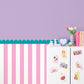 はがせる壁紙 のりなしタイプ What's poppin? ジェリーストライプ グミパレード（スカラップ）