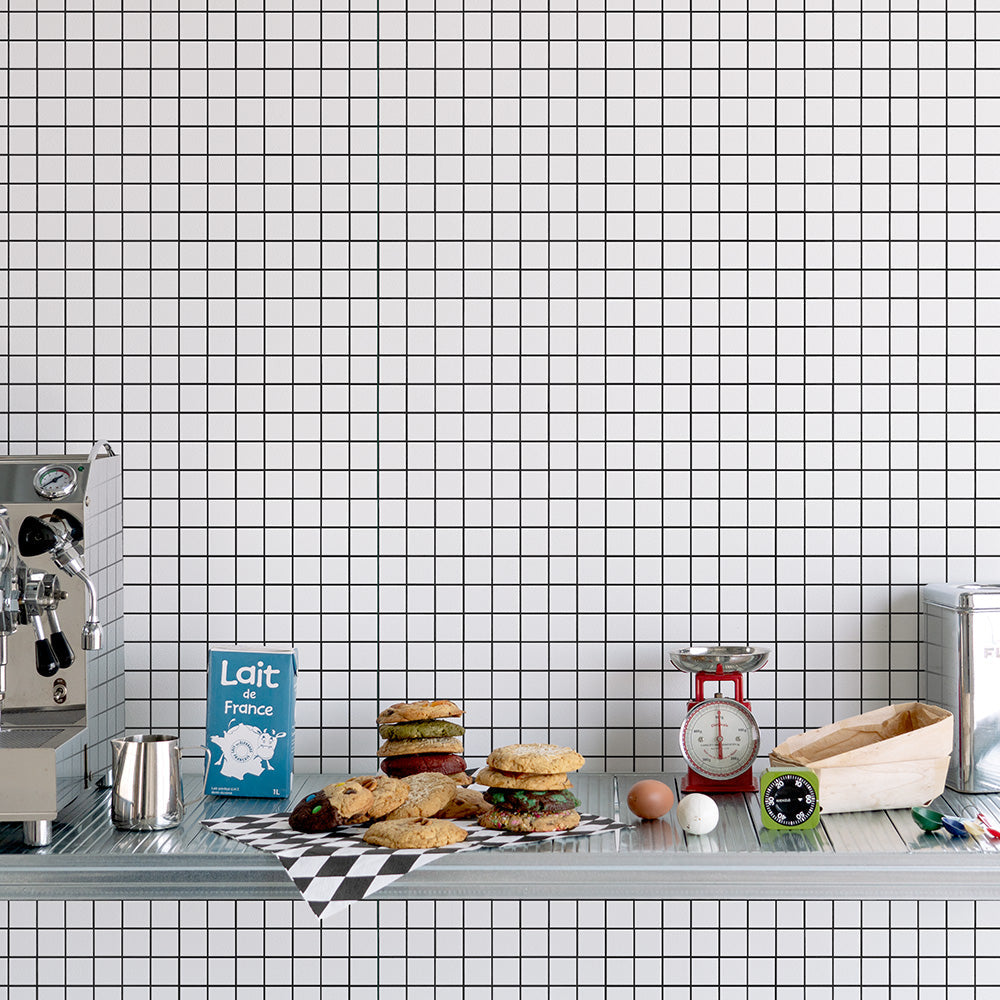 はがせる壁紙 のりなしタイプ What's poppin? ミニスクエアタイル カラージョイント (49cm×2.5mサイズ) モノクロチップ