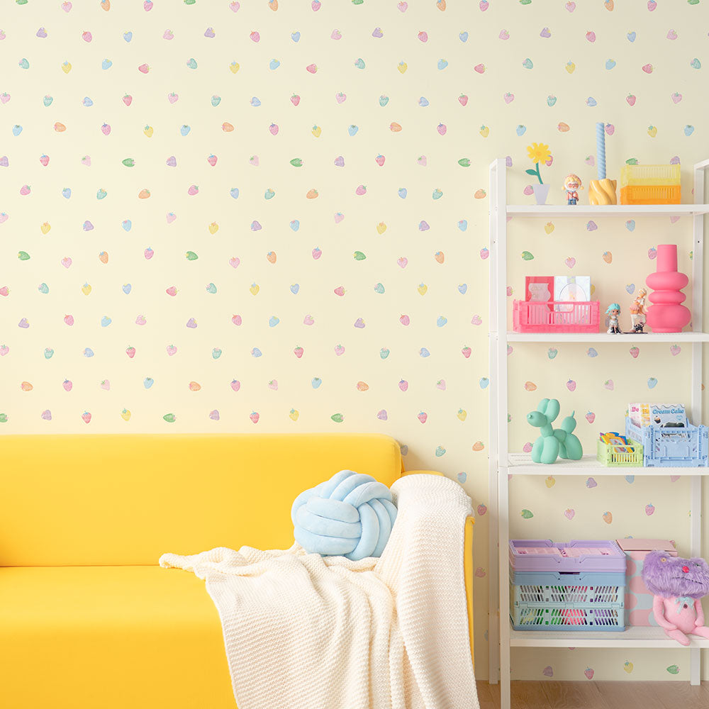 貼りやすいフリース壁紙 のりなしタイプ What's poppin? ストロベリードロップ レインボーベリー / イエロー