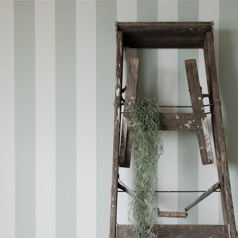 【在庫限り】 のりなし壁紙 サンゲツ×本舗オリジナル Harelu / stripe / Misty Green 50m巻 ZC4012