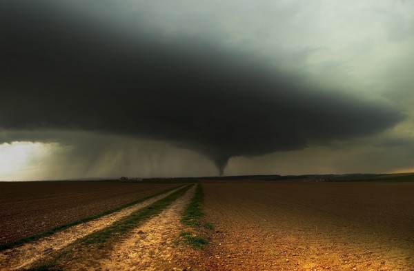 輸入壁紙 カスタム壁紙 PHOTOWALL / Tornado Landscape (e22419)