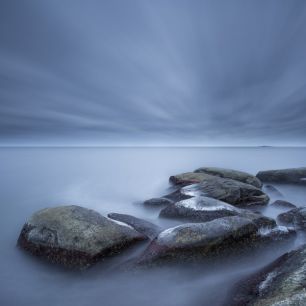 輸入壁紙 カスタム壁紙 PHOTOWALL / Foggy Stones in Blue Sea (e22574)