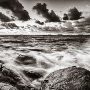 輸入壁紙 カスタム壁紙 PHOTOWALL / Stormy Sea at Rocks (e22576)