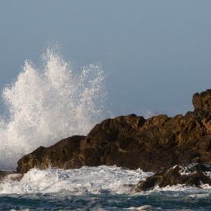 輸入壁紙 カスタム壁紙 PHOTOWALL / Wave Breaking over Rock (e23530)