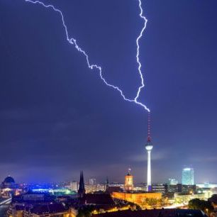 輸入壁紙 カスタム壁紙 PHOTOWALL / Berlin Lightningstrike (e24061)