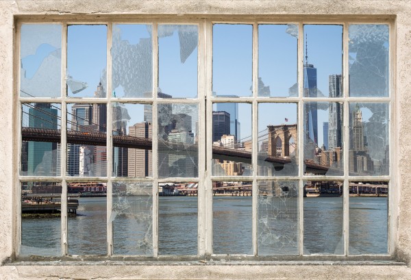 輸入壁紙 カスタム壁紙 PHOTOWALL / Brooklyn Bridge through Broken Window (e30159)