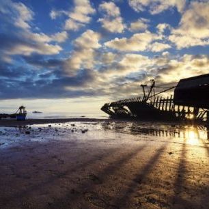 輸入壁紙 カスタム壁紙 PHOTOWALL / Shipwreck Silhouettes and Sunrise (e30194)