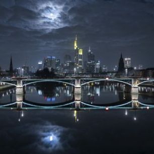 輸入壁紙 カスタム壁紙 PHOTOWALL / Frankfurt at Full Moon (e30607)