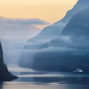 輸入壁紙 カスタム壁紙 PHOTOWALL / Norwegian Fjord in Fog (e30676)