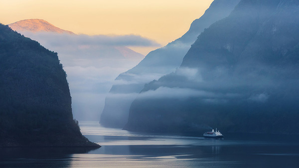 輸入壁紙 カスタム壁紙 PHOTOWALL / Norwegian Fjord in Fog (e30676)