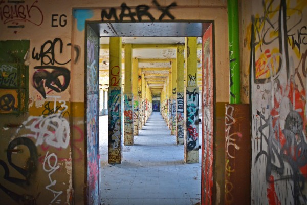 輸入壁紙 カスタム壁紙 PHOTOWALL / Graffiti at an Old Factory (e310769)