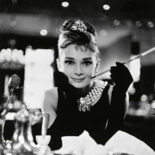 輸入壁紙 カスタム壁紙 Photowall Audrey Hepburn In Breakfast At Tiffanys 145 壁紙屋本舗