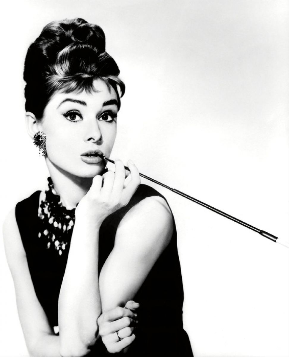 輸入壁紙 カスタム壁紙 Photowall Audrey Hepburn In Breakfast At Tiffanys 壁紙屋本舗