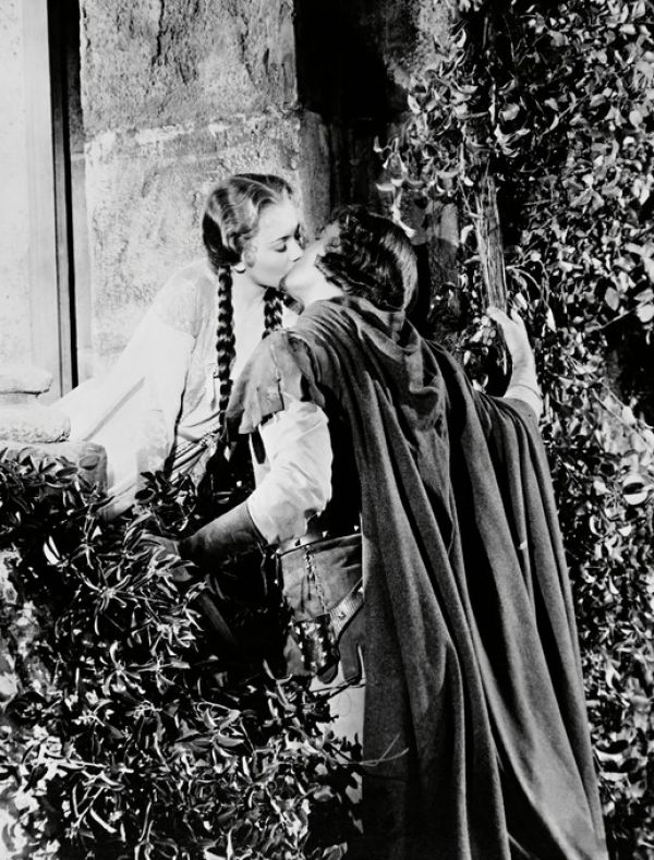 輸入壁紙 カスタム壁紙 PHOTOWALL / Robin Hood - Olivia De Havilland and Errol Flynn (e316951)