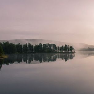輸入壁紙 カスタム壁紙 PHOTOWALL / Lake and Forest at Dawn (e318405)