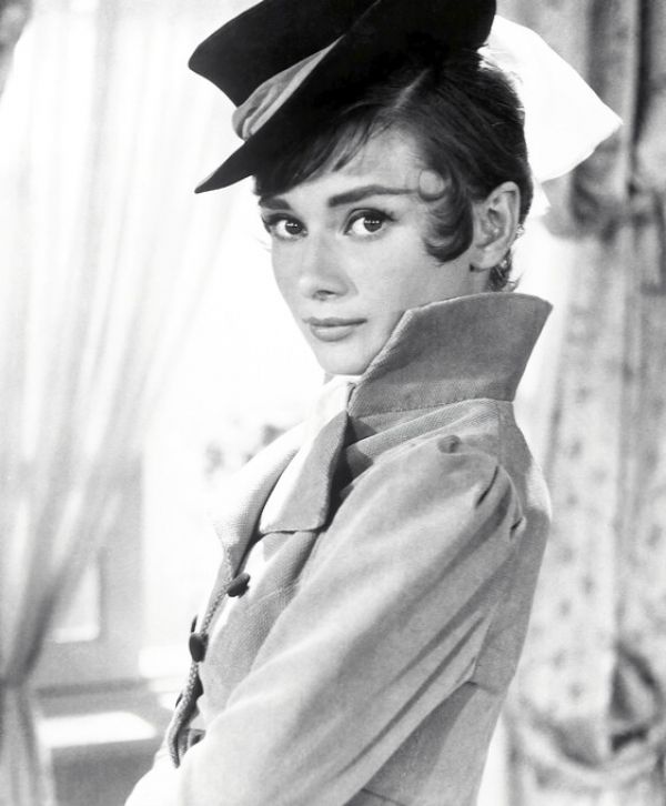 輸入壁紙 カスタム壁紙 PHOTOWALL / War and Peace - Audrey Hepburn (e326107)