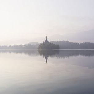 輸入壁紙 カスタム壁紙 PHOTOWALL / Lake Bled at Sunrise (e328157)