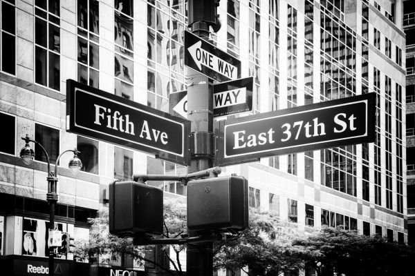 輸入壁紙 カスタム壁紙 PHOTOWALL / Black Manhattan - Fifth Avenue Sign (e328641)