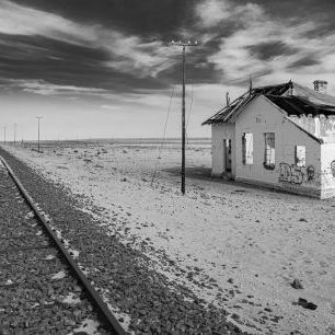 輸入壁紙 カスタム壁紙 PHOTOWALL / Abandoned Railway House - Gray (e331504)