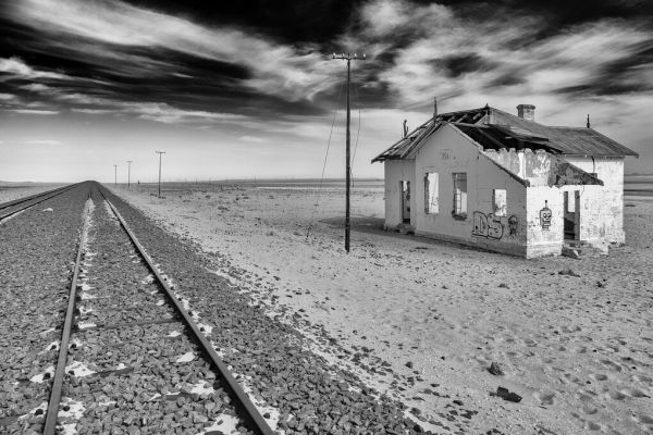 輸入壁紙 カスタム壁紙 PHOTOWALL / Abandoned Railway House - BW (e331506)