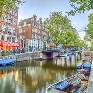 輸入壁紙 カスタム壁紙 PHOTOWALL / Canal through Amsterdam City (e333951)
